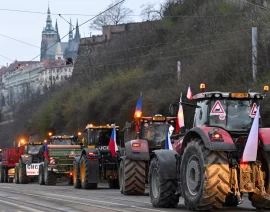 Agricultores checos bloquean el tráfico en Praga