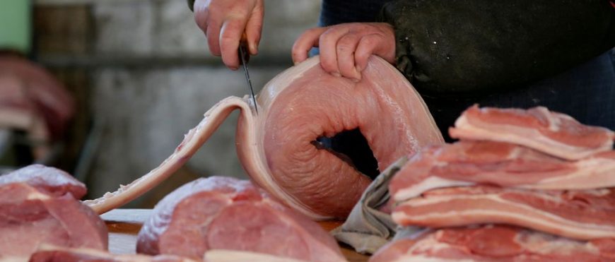Una caída inusual en la demanda de soya de China podría preceder a la contracción de la carne de cerdo